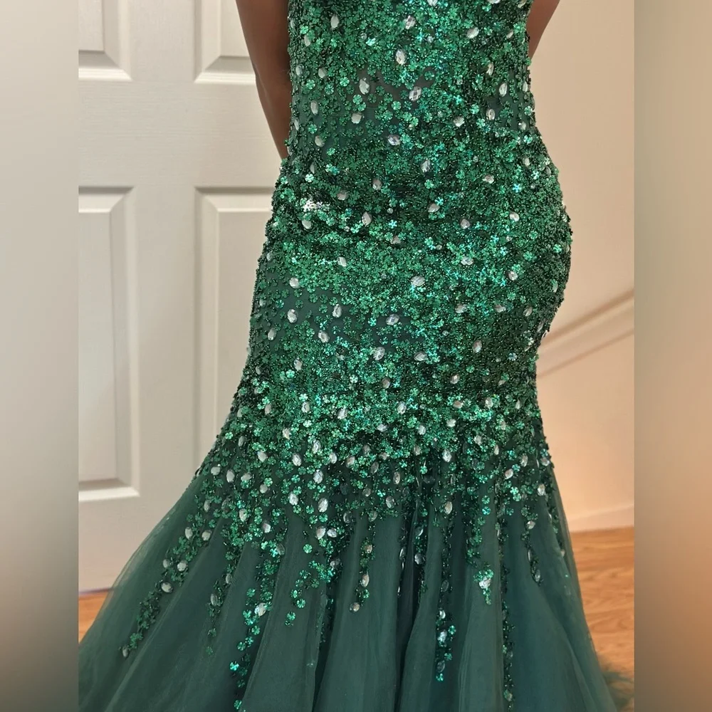 Elegant Green Evening Gown  Size M - Picture 11 of 13